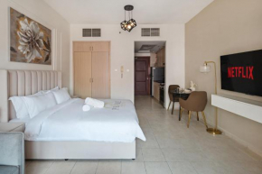 Stylish Studio Retreat In Discovery Gardens